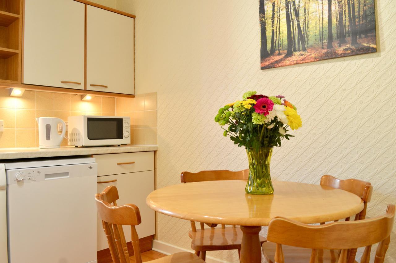 Crags View Apartment On The Royal Mile 에든버러 외부 사진