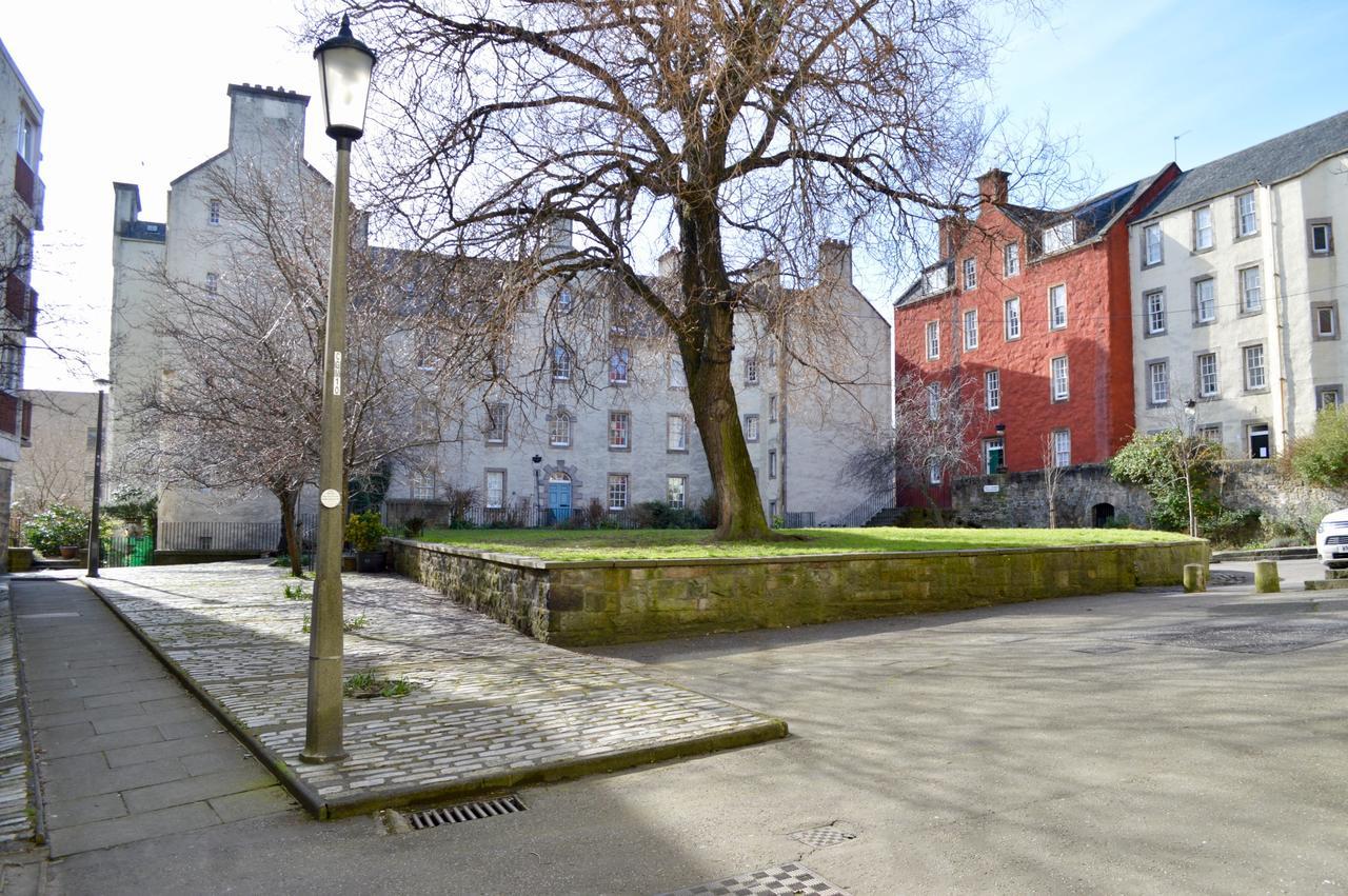 Crags View Apartment On The Royal Mile 에든버러 외부 사진