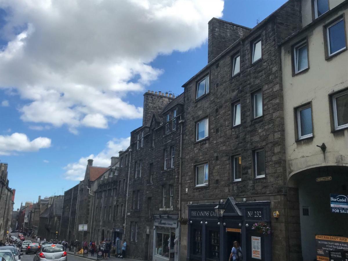 Crags View Apartment On The Royal Mile 에든버러 외부 사진